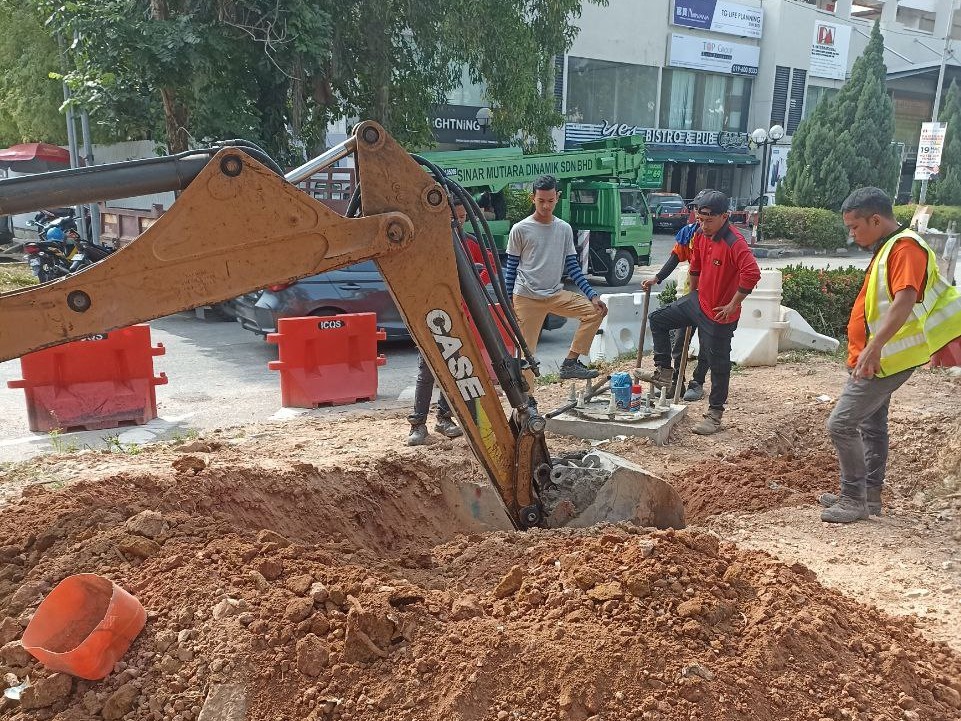 PEMASANGAN LAMPU HIGH MAST DI SUNWAY