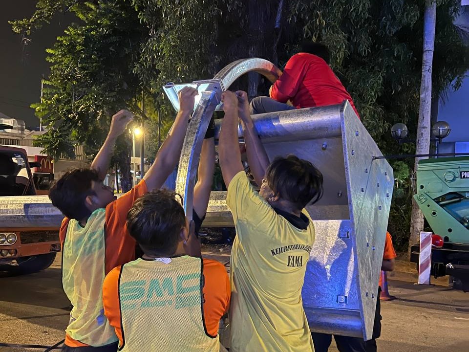 PEMASANGAN LAMPU HIGH MAST DI SUNWAY