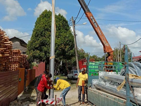 PEMASANGAN LAMPU JALAN DAN LAMPU ISYARAT