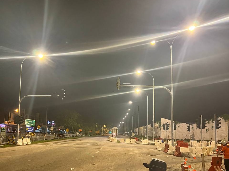 PEMASANGAN LAMPU JALAN DAN LAMPU ISYARAT