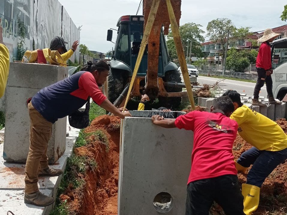 PEMASANGAN LAMPU JALAN DAN LAMPU ISYARAT