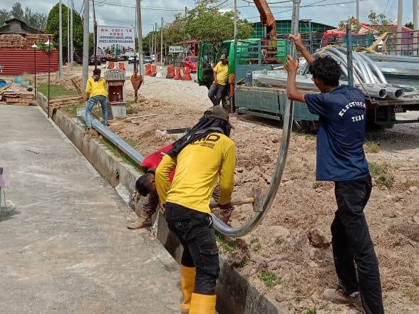 PEMASANGAN LAMPU JALAN DAN LAMPU ISYARAT