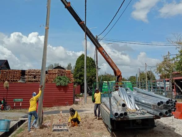 PEMASANGAN LAMPU JALAN DAN LAMPU ISYARAT