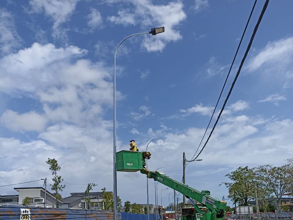 PEMASANGAN LAMPU JALAN DAN LAMPU ISYARAT