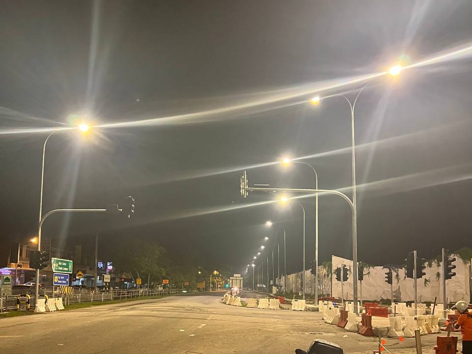 PEMASANGAN LAMPU JALAN DAN LAMPU ISYARAT