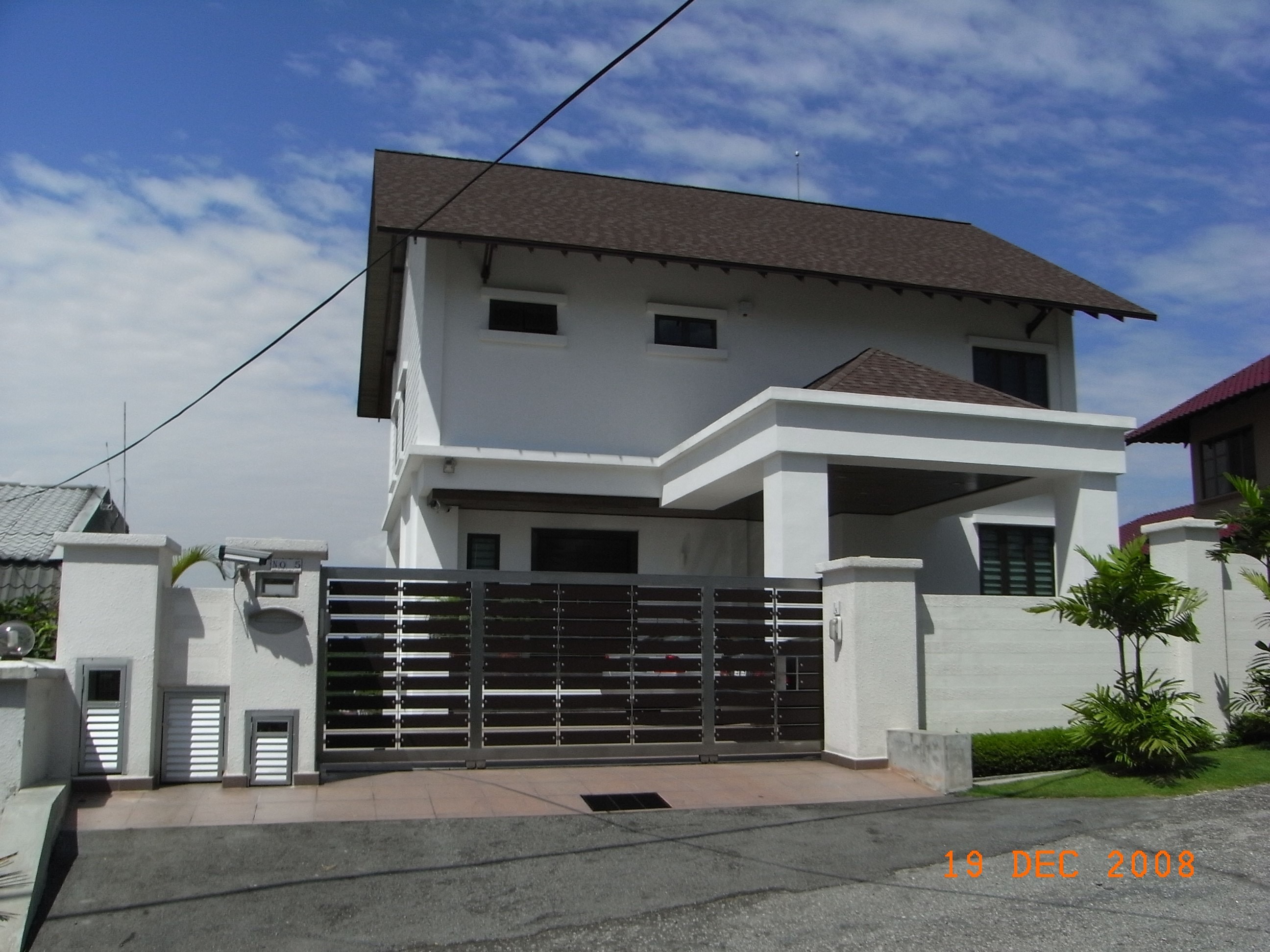 3 Level Bangalow With Lower Ground