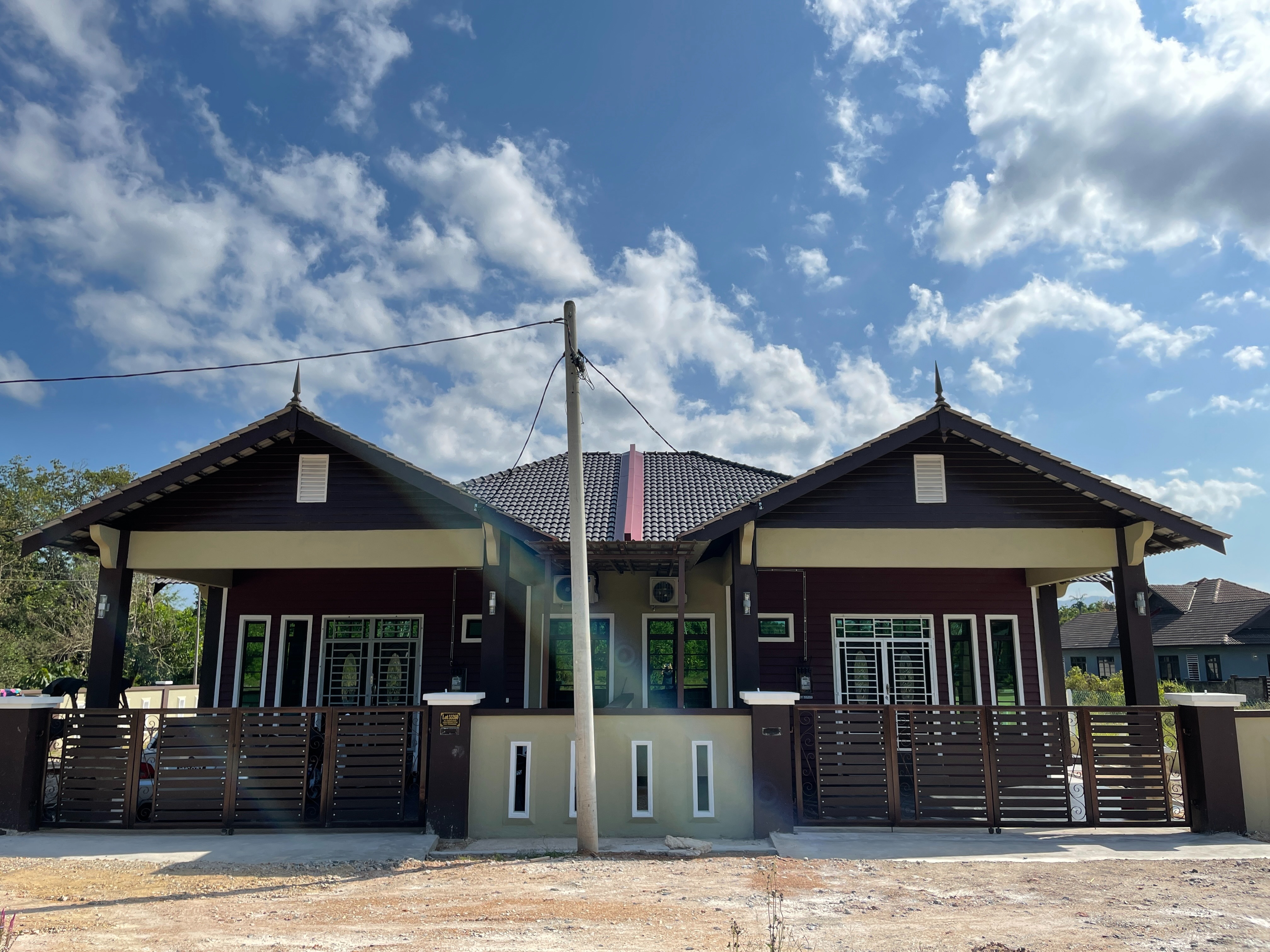 RUMAH BERKEMBAR (SEMI-D) SATU TINGKAT