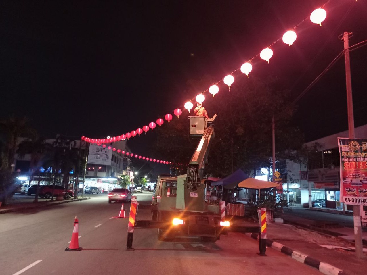 PEMASANGAN LAMPU HIASAN TAHUN BARU CINA 2023