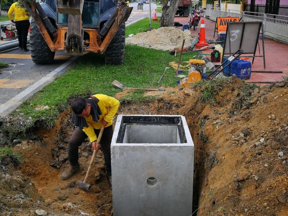 PEMASANGAN LAMPU ISYARAT PEJALAN KAKI 