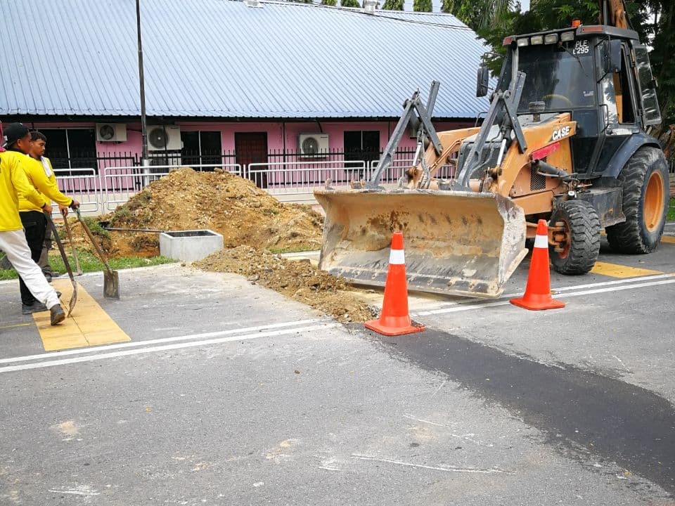 PEMASANGAN LAMPU ISYARAT PEJALAN KAKI 