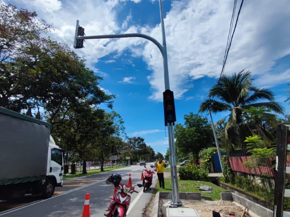 PEMASANGAN LAMPU ISYARAT PEJALAN KAKI 