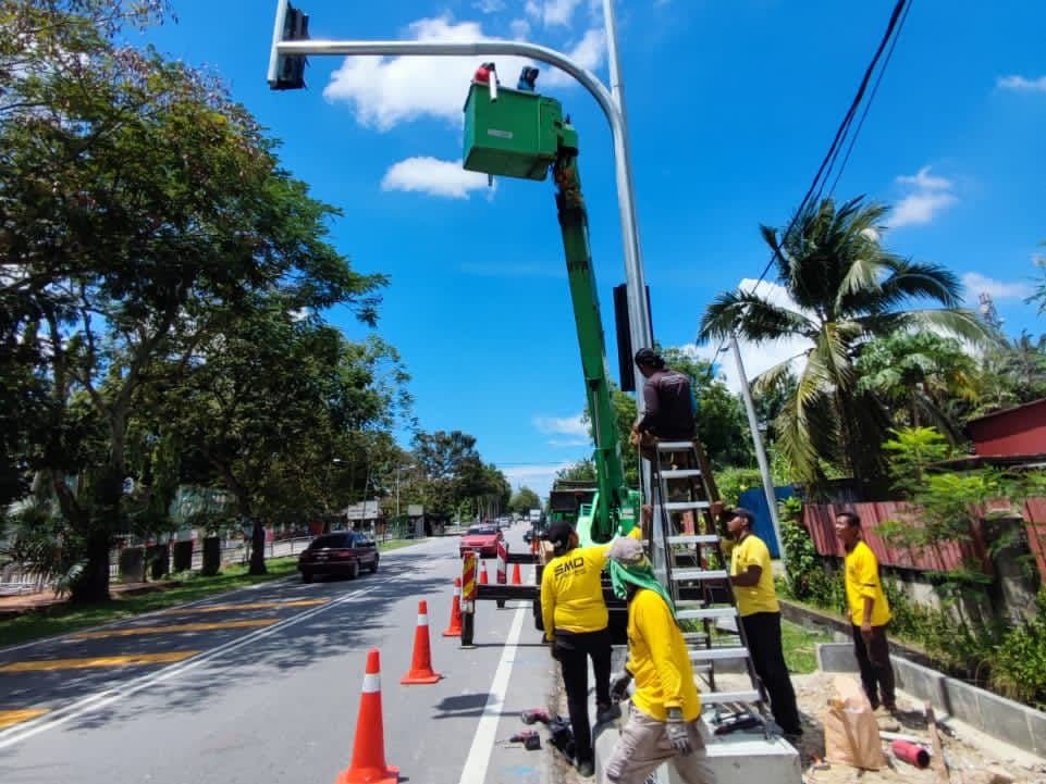 PEMASANGAN LAMPU ISYARAT PEJALAN KAKI 