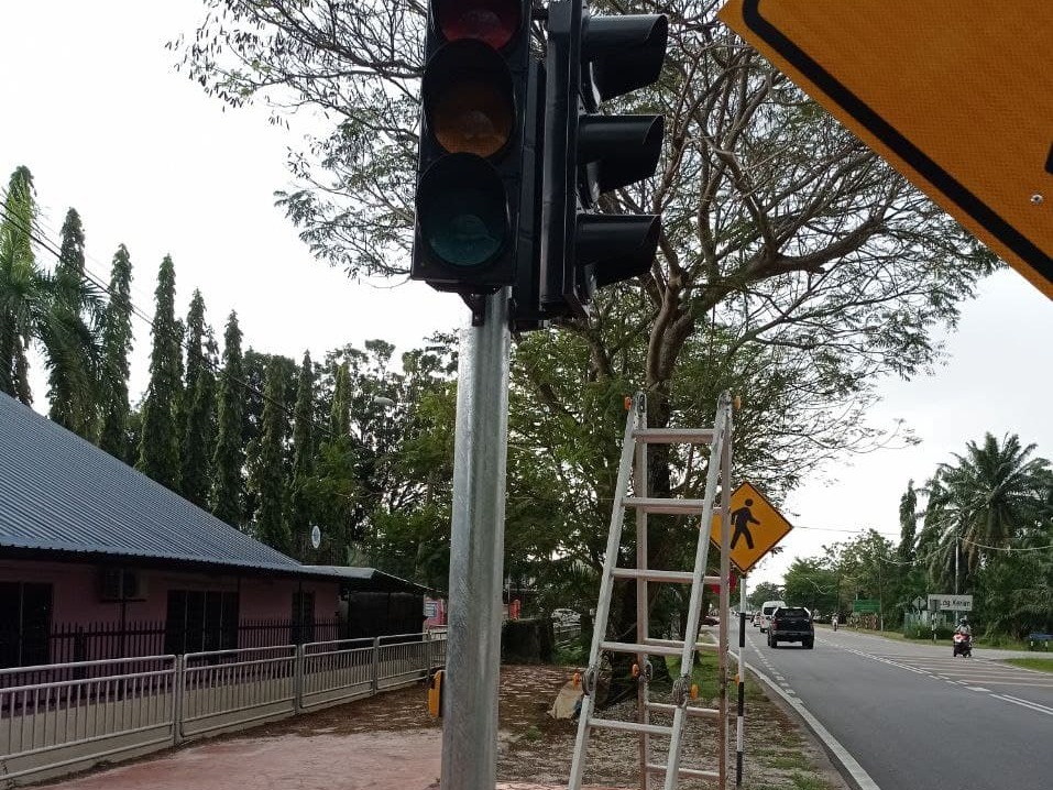 PEMASANGAN LAMPU ISYARAT PEJALAN KAKI 