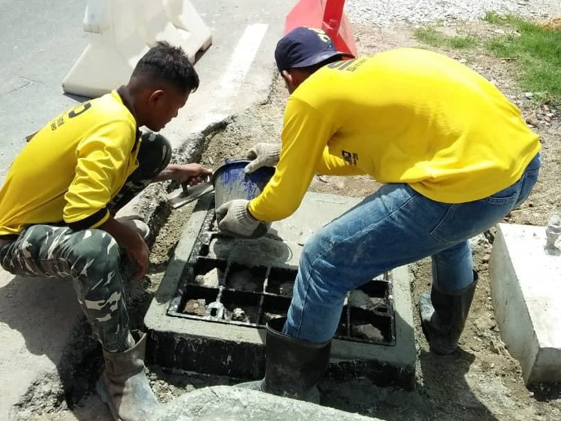 PEMASANGAN LAMPU ISYARAT DAN LAMPU JALAN 