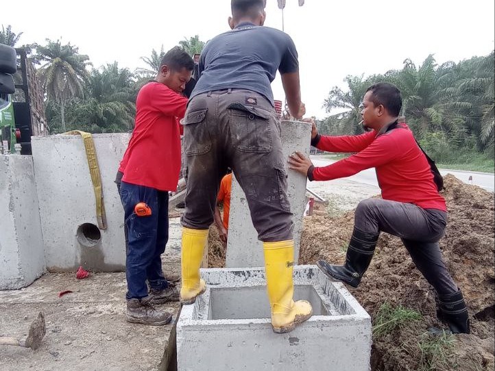 PEMASANGAN LAMPU JALAN JUNJONG